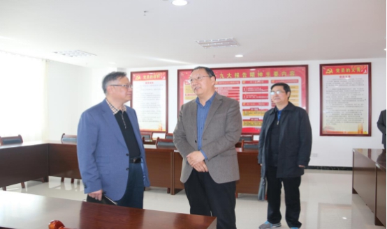 省委常委、省總工會主席馬吉孝等一行蒞臨青海物產(chǎn)集團公司視察，調(diào)研指導(dǎo)道路貨運企業(yè)建會、貨運司機入會等工作