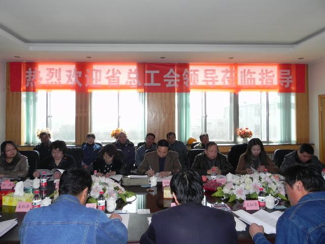 深入車間班組、“零距離”接觸職工、體驗(yàn)職工生活、傾聽職工心聲